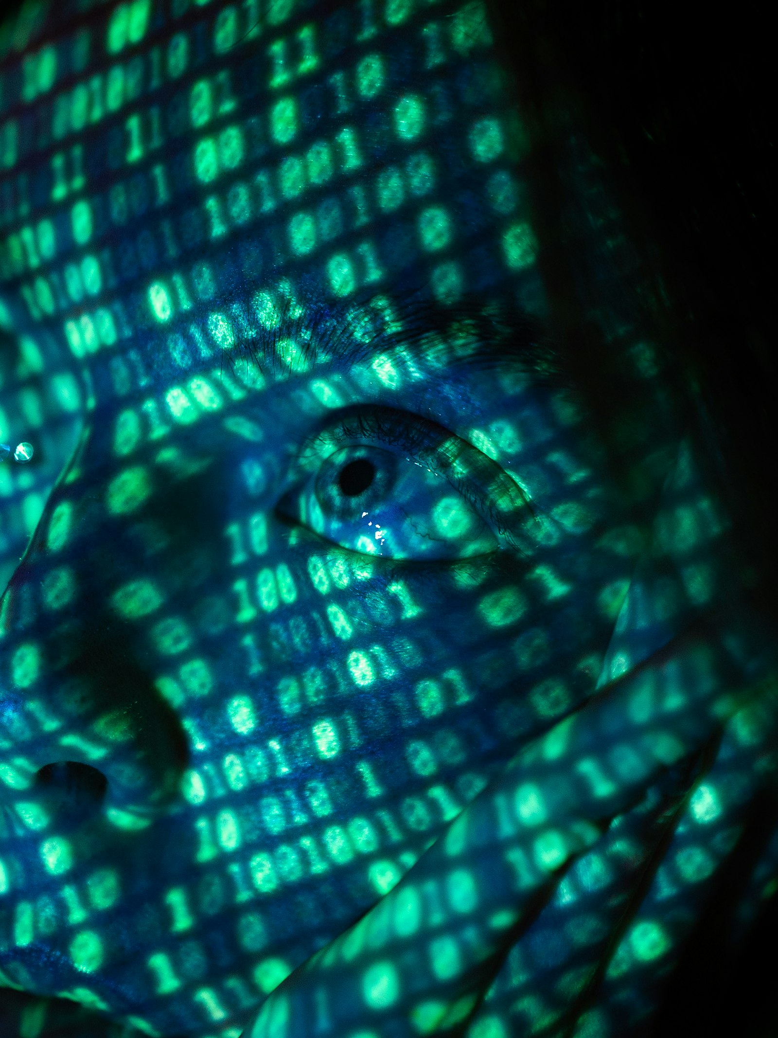 OntoLogX: Ontology-Guided Knowledge Graph Extraction from Cybersecurity Logs with Large Language Models