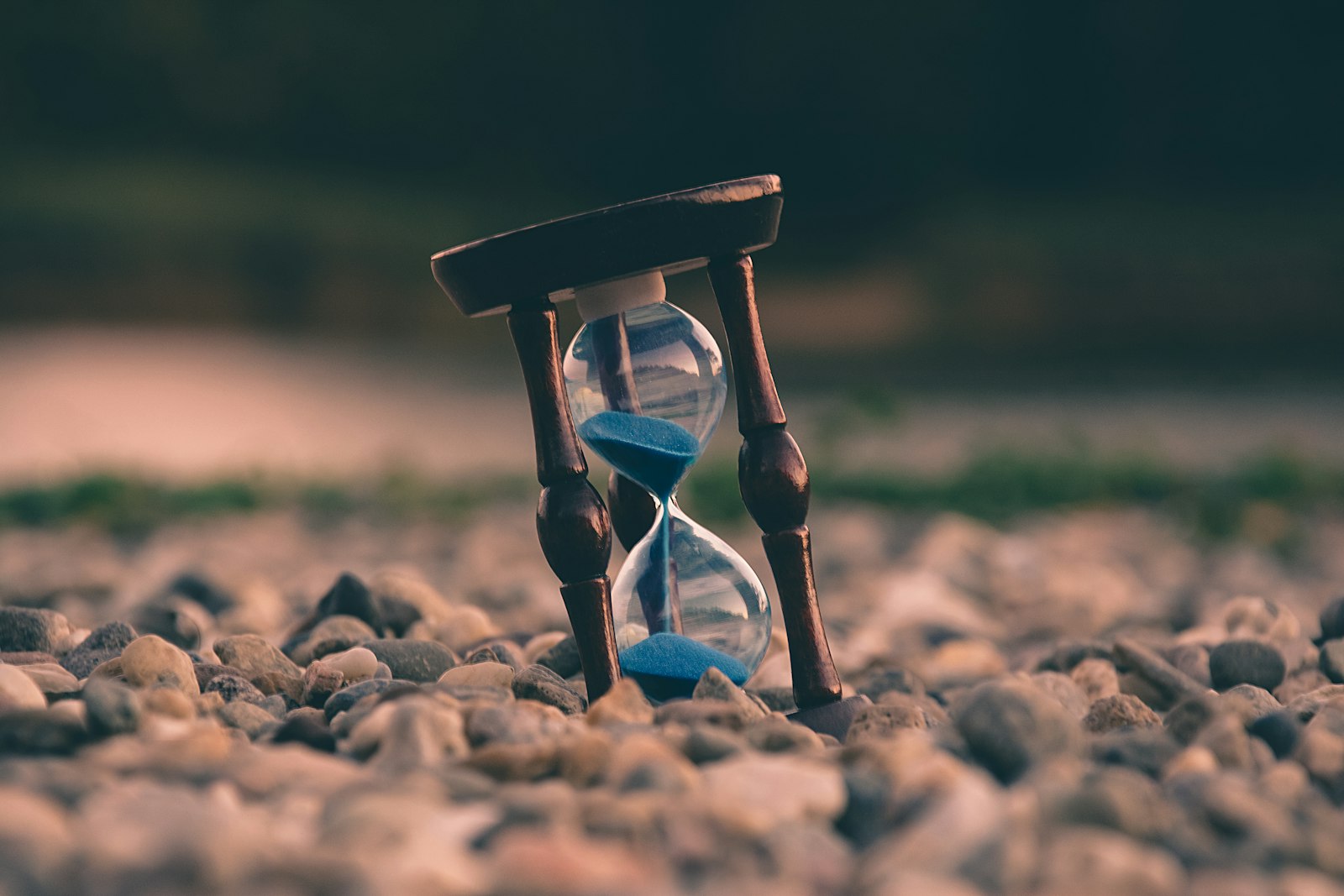It’s About Time: Temporal References in Emergent Communication